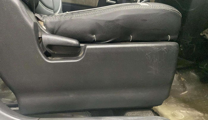 2017 Maruti Wagon R 1.0 VXI, Petrol, Manual, 44,140 km, Driver Side Adjustment Panel