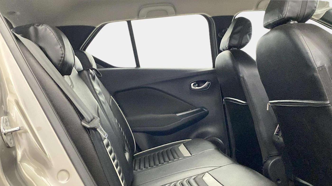 2019 Nissan Kicks XV 1.5, Petrol, Manual, 54,575 km, Right Side Rear Door Cabin