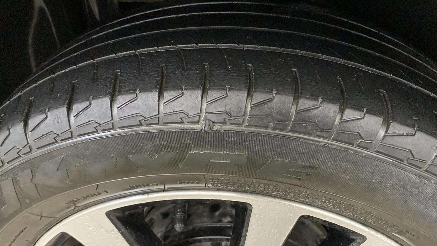 2019 Nissan Kicks XV 1.5, Petrol, Manual, 54,575 km, Left Front Tyre Tread