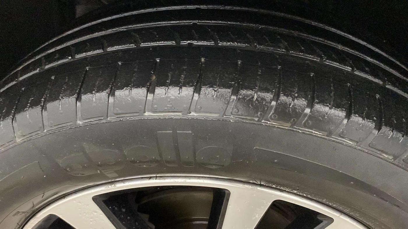 2019 Nissan Kicks XV 1.5, Petrol, Manual, 54,575 km, Left Rear Tyre Tread