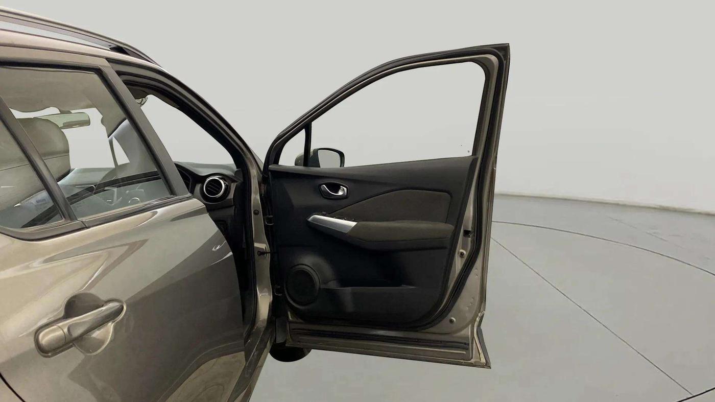 2019 Nissan Kicks XV 1.5, Petrol, Manual, 54,575 km, RHS Front Door