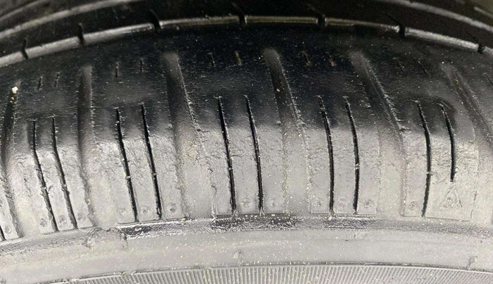2016 Hyundai Xcent SX 1.2, Petrol, Manual, 56,175 km, Right Rear Tyre Tread