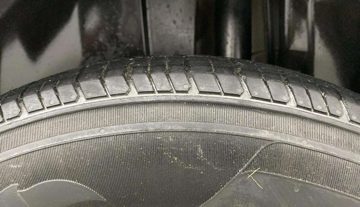 2015 Maruti Swift VXI, Petrol, Manual, 64,800 km, Left Rear Tyre Tread