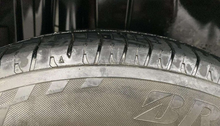 2015 Maruti Swift VXI, Petrol, Manual, 64,800 km, Right Rear Tyre Tread
