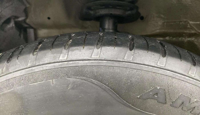 2015 Maruti Swift VXI, Petrol, Manual, 64,800 km, Left Front Tyre Tread