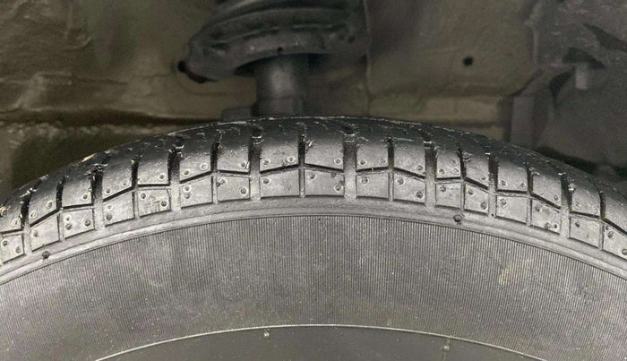 2015 Maruti Swift VXI, Petrol, Manual, 64,800 km, Right Front Tyre Tread