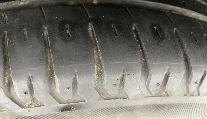 2022 Maruti Ertiga ZXI AT SHVS, Petrol, Automatic, 34,190 km, Left Front Tyre Tread