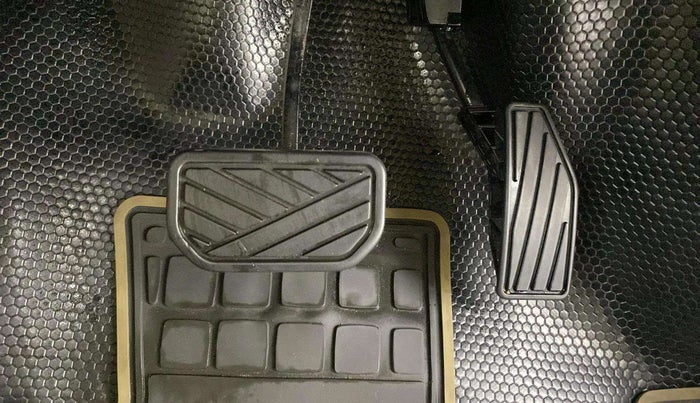 2022 Maruti Ertiga ZXI AT SHVS, Petrol, Automatic, 34,190 km, Pedals