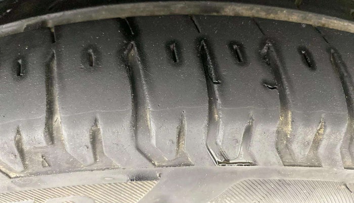 2022 Maruti Ertiga ZXI AT SHVS, Petrol, Automatic, 34,190 km, Right Front Tyre Tread