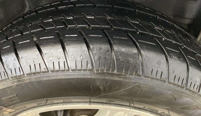 2012 Honda Brio S MT, Petrol, Manual, 54,525 km, Right Front Tyre Tread