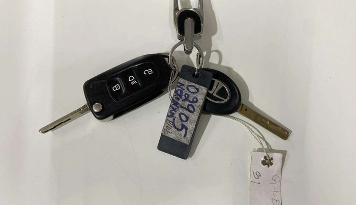 2020 Tata NEXON XM PETROL, Petrol, Manual, 72,606 km, Key Close Up