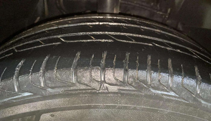 2020 Tata NEXON XM PETROL, Petrol, Manual, 72,606 km, Right Front Tyre Tread