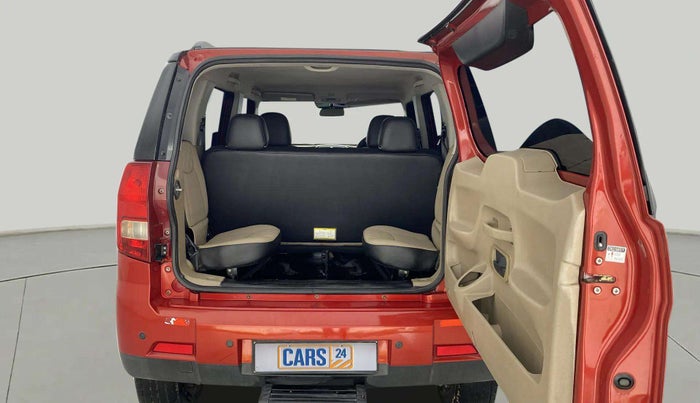 2018 Mahindra TUV300 T10 DUAL TONE, Diesel, Manual, 47,631 km, Boot Open Zoomed View