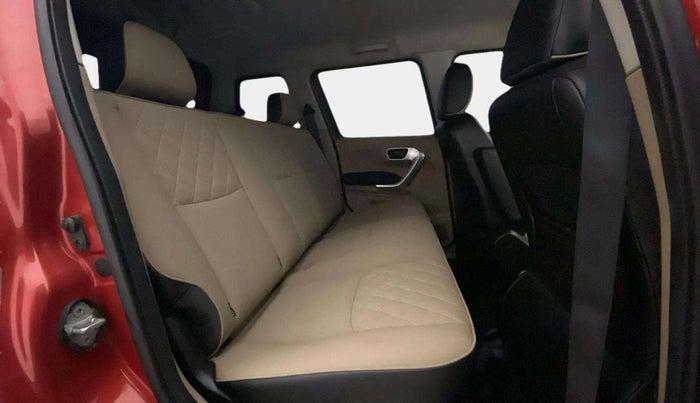 2018 Mahindra TUV300 T10 DUAL TONE, Diesel, Manual, 47,631 km, Right Side Rear Door Cabin
