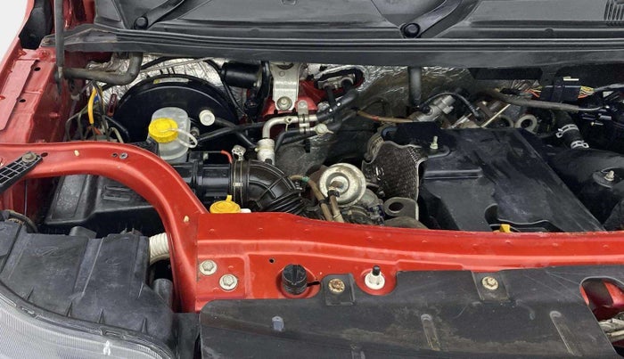 2018 Mahindra TUV300 T10 DUAL TONE, Diesel, Manual, 47,631 km, Engine View - Right