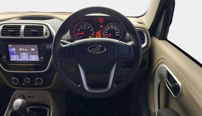 2018 Mahindra TUV300 T10 DUAL TONE, Diesel, Manual, 47,631 km, Steering Wheel Close Up