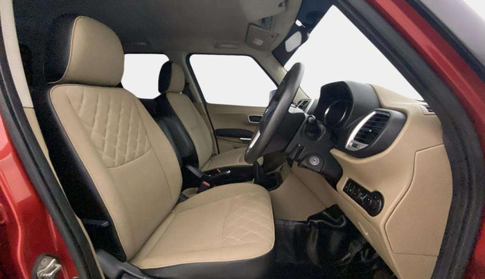 2018 Mahindra TUV300 T10 DUAL TONE, Diesel, Manual, 47,631 km, Right Side Front Door Cabin