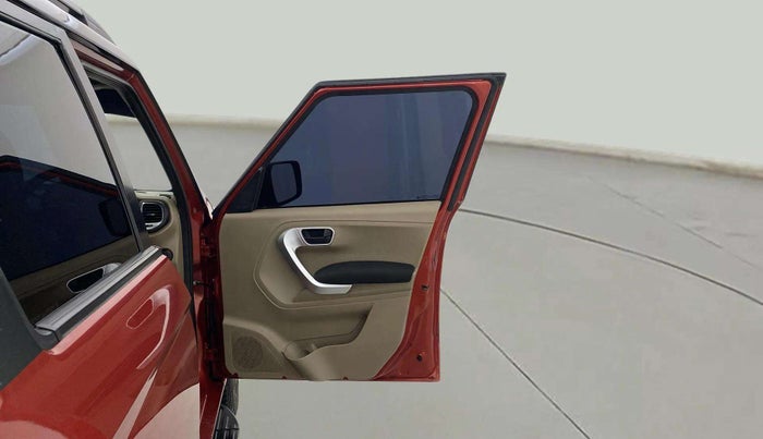 2018 Mahindra TUV300 T10 DUAL TONE, Diesel, Manual, 47,631 km, RHS Front Door