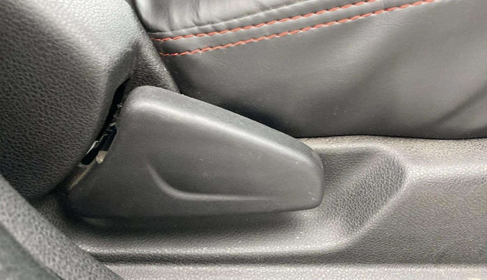 2022 Renault Kwid RXL 1.0, Petrol, Manual, 22,977 km, Driver Side Adjustment Panel