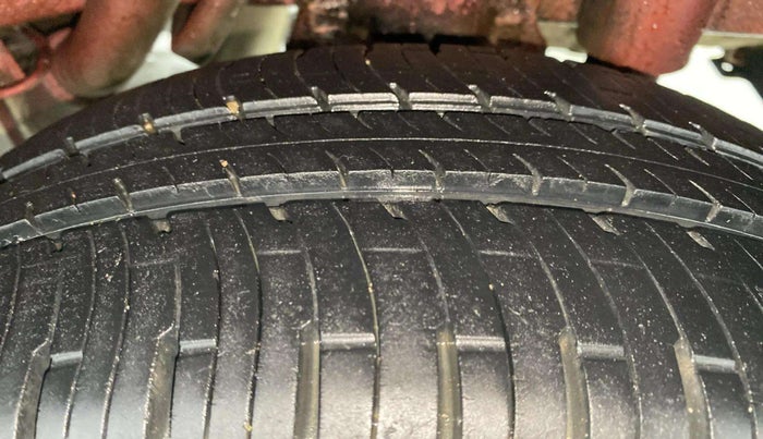 2016 Mahindra Kuv100 K2 D 6 STR, Diesel, Manual, 71,351 km, Left Rear Tyre Tread