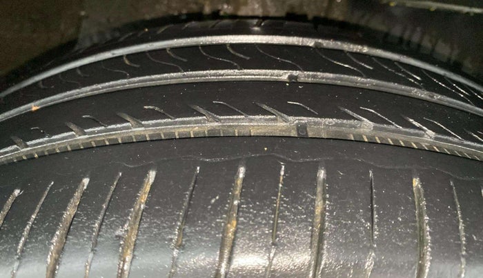 2016 Mahindra Kuv100 K2 D 6 STR, Diesel, Manual, 71,351 km, Right Front Tyre Tread