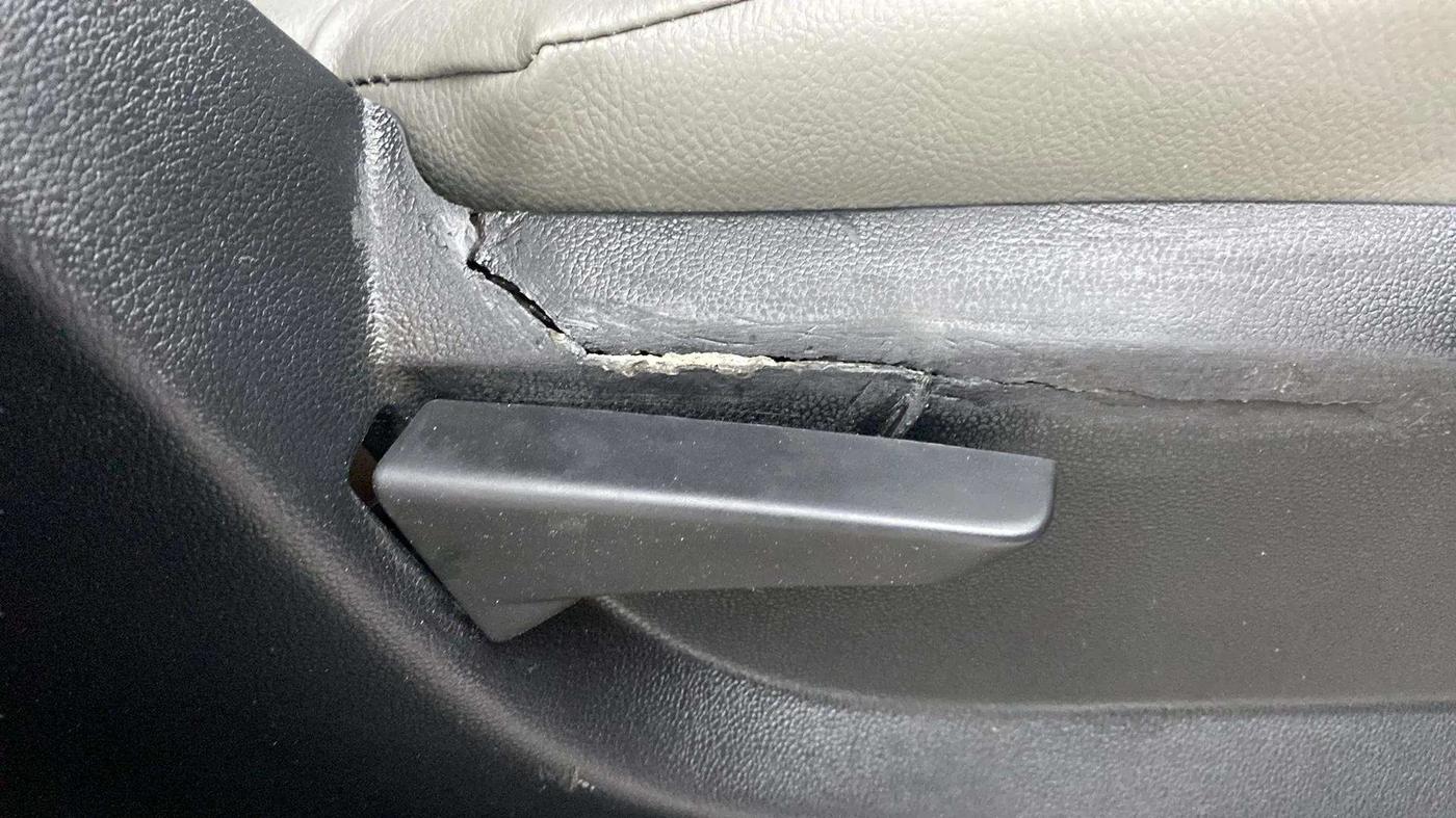 2016 Mahindra Kuv100 K2 D 6 STR, Diesel, Manual, 71,351 km, Driver Side Adjustment Panel