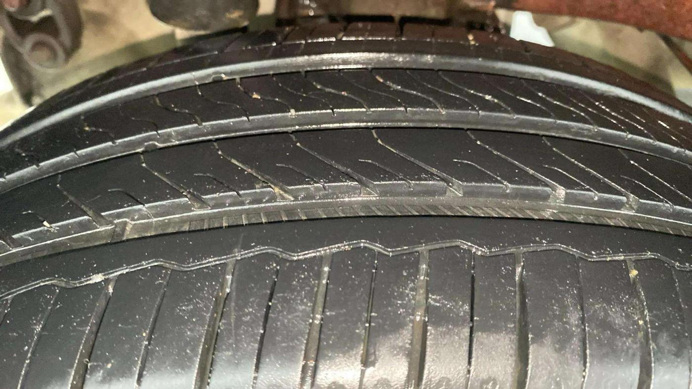2016 Mahindra Kuv100 K2 D 6 STR, Diesel, Manual, 71,351 km, Right Rear Tyre Tread