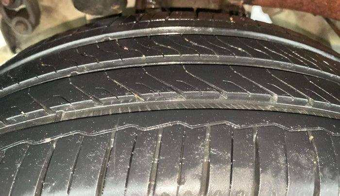 2016 Mahindra Kuv100 K2 D 6 STR, Diesel, Manual, 71,351 km, Right Rear Tyre Tread