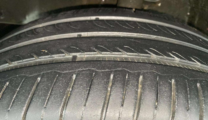 2016 Mahindra Kuv100 K2 D 6 STR, Diesel, Manual, 71,351 km, Left Front Tyre Tread