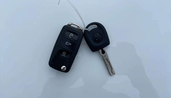 2021 Volkswagen Polo COMFORTLINE 1.0L TSI, Petrol, Manual, 36,027 km, Key Close Up