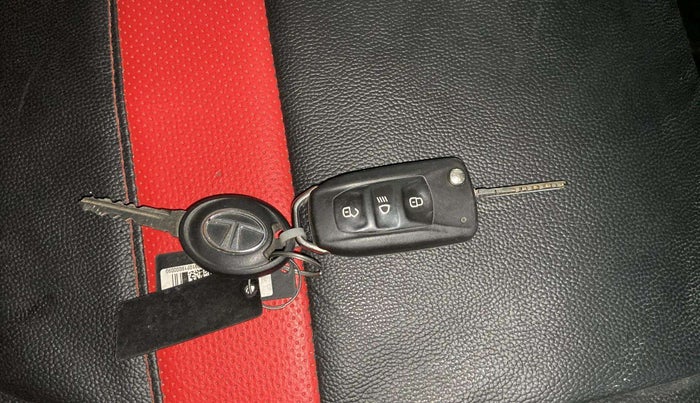 2019 Tata Tiago XT PETROL, Petrol, Manual, 41,986 km, Key Close Up