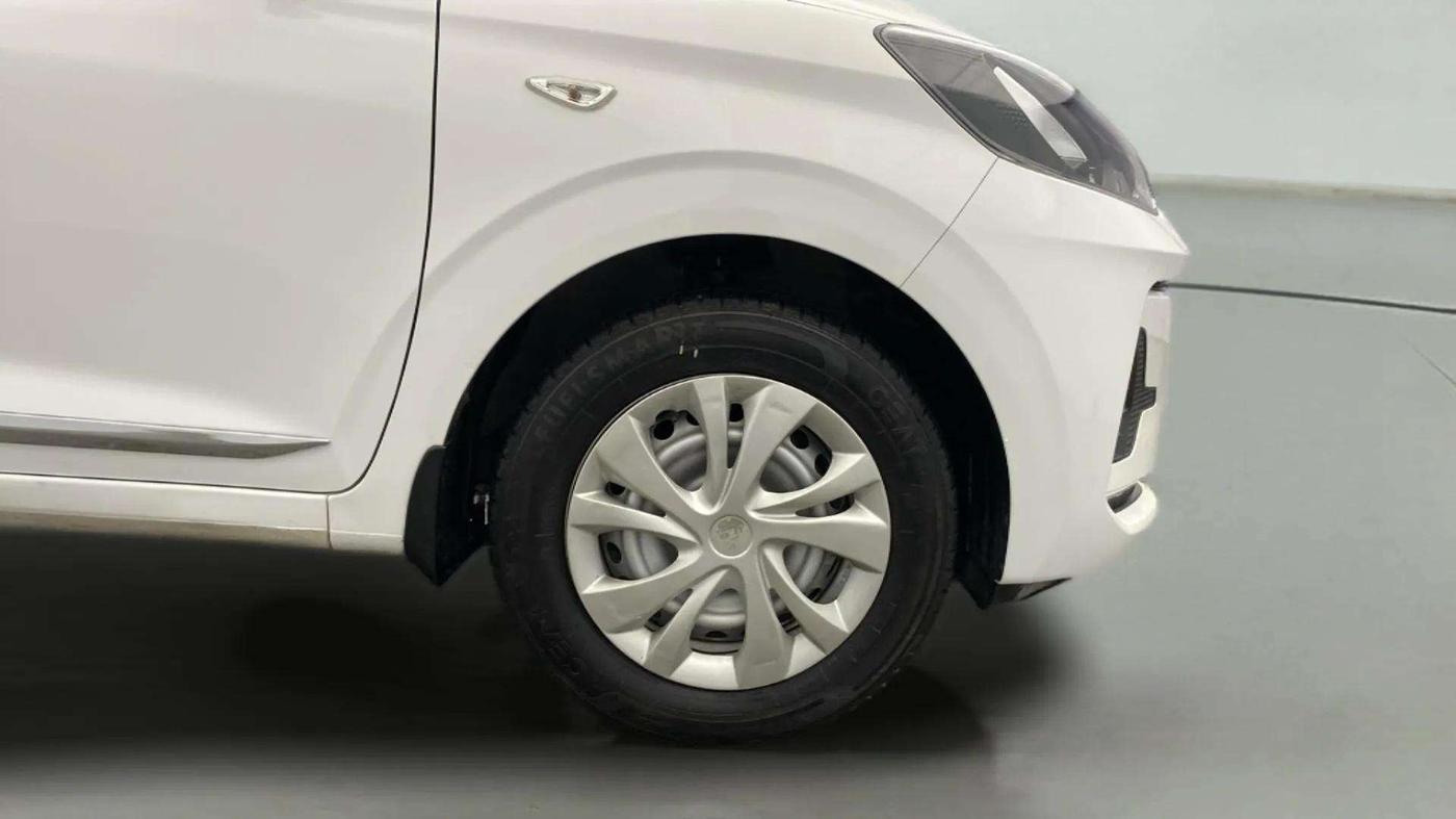 2024 Hyundai GRAND I10 NIOS ERA 1.2 KAPPA VTVT, Petrol, Manual, 7,892 km, Right Front Wheel