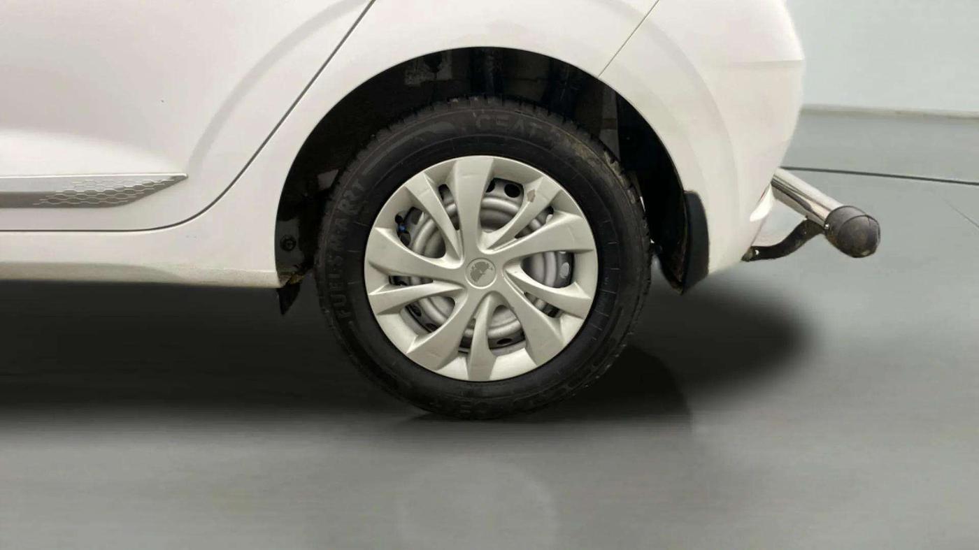 2024 Hyundai GRAND I10 NIOS ERA 1.2 KAPPA VTVT, Petrol, Manual, 7,892 km, Left Rear Wheel