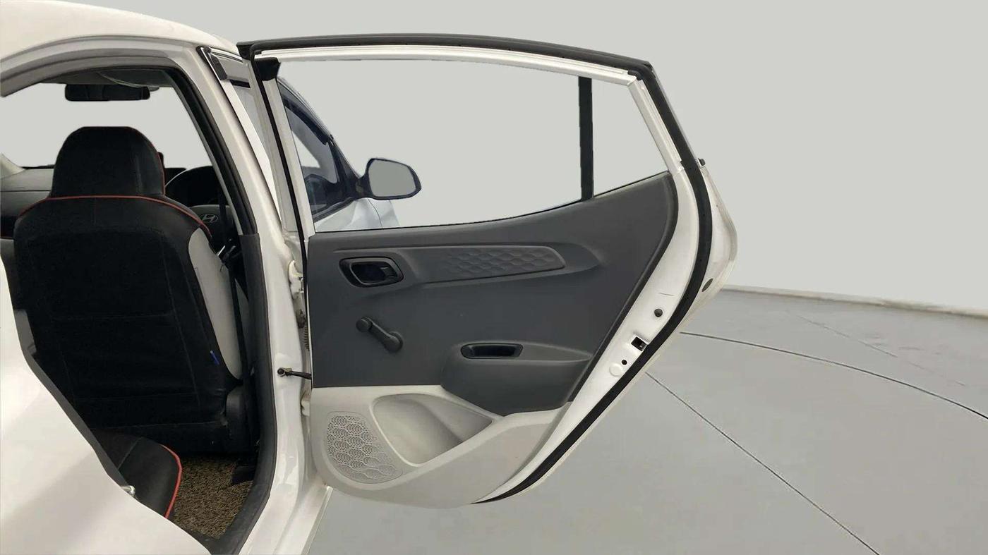 2024 Hyundai GRAND I10 NIOS ERA 1.2 KAPPA VTVT, Petrol, Manual, 7,892 km, RHS Rear Door