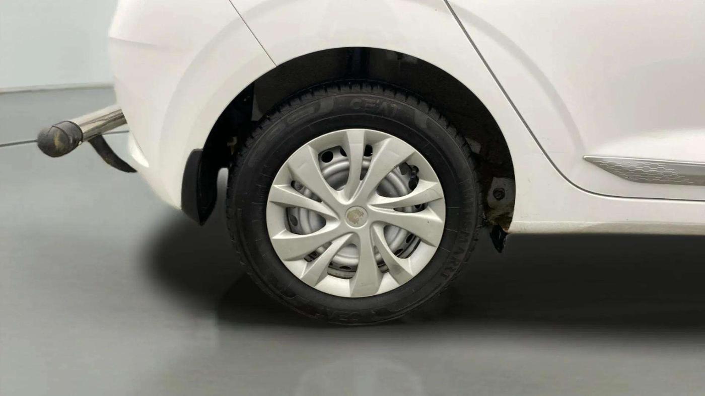 2024 Hyundai GRAND I10 NIOS ERA 1.2 KAPPA VTVT, Petrol, Manual, 7,892 km, Right Rear Wheel