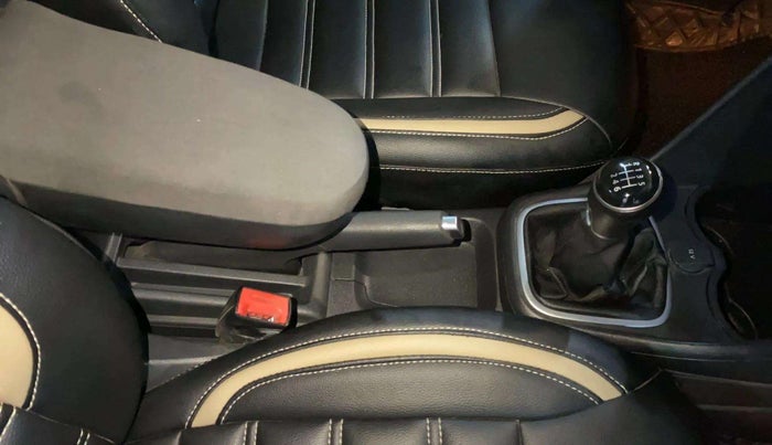 2020 Volkswagen Polo HIGHLINE PLUS 1.0L TSI, Petrol, Manual, 73,779 km, Gear Lever
