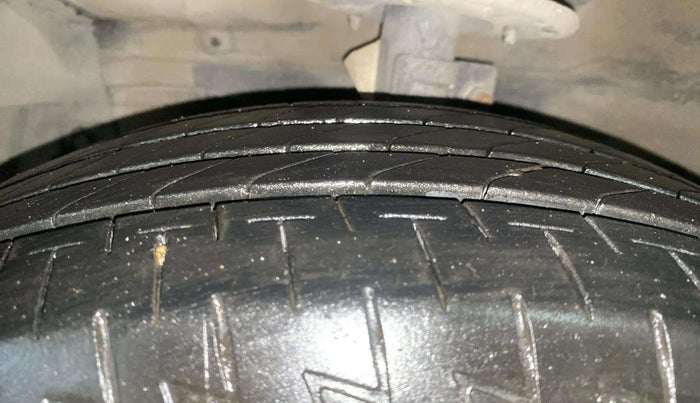 2016 Maruti Ciaz ZXI AT, Petrol, Automatic, 55,492 km, Left Front Tyre Tread