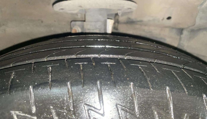 2016 Maruti Ciaz ZXI AT, Petrol, Automatic, 55,492 km, Right Front Tyre Tread