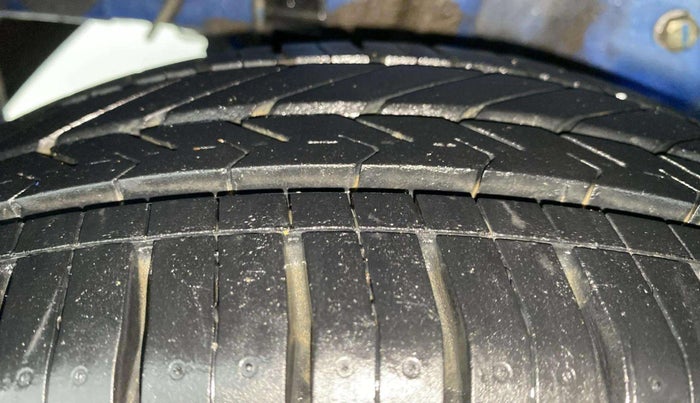 2018 Hyundai Eon MAGNA + AIRBAG, Petrol, Manual, 10,013 km, Right Rear Tyre Tread