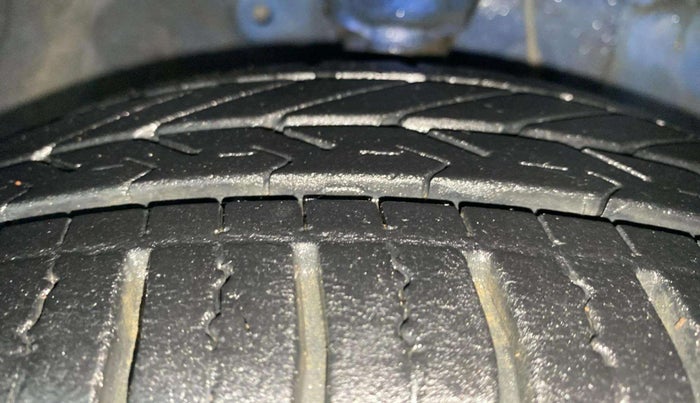 2018 Hyundai Eon MAGNA + AIRBAG, Petrol, Manual, 10,013 km, Right Front Tyre Tread