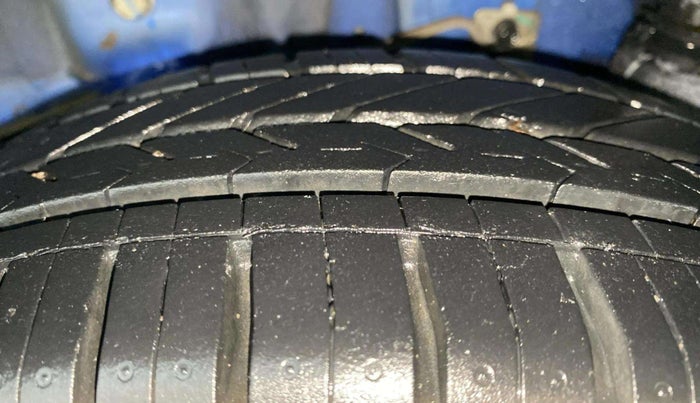 2018 Hyundai Eon MAGNA + AIRBAG, Petrol, Manual, 10,013 km, Left Rear Tyre Tread