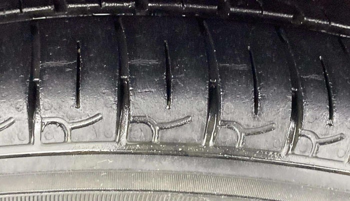 2018 Hyundai Eon ERA PLUS (O), Petrol, Manual, 71,468 km, Left Front Tyre Tread