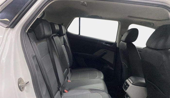 2022 Skoda KUSHAQ STYLE 1.0L TSI MT, Petrol, Manual, 33,053 km, Right Side Rear Door Cabin