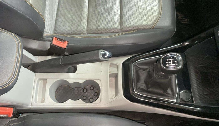 2022 Skoda KUSHAQ STYLE 1.0L TSI MT, Petrol, Manual, 33,053 km, Gear Lever