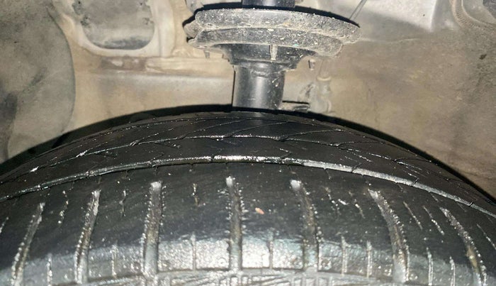 2014 Hyundai Xcent S (O) 1.2, CNG, Manual, 40,370 km, Left Front Tyre Tread