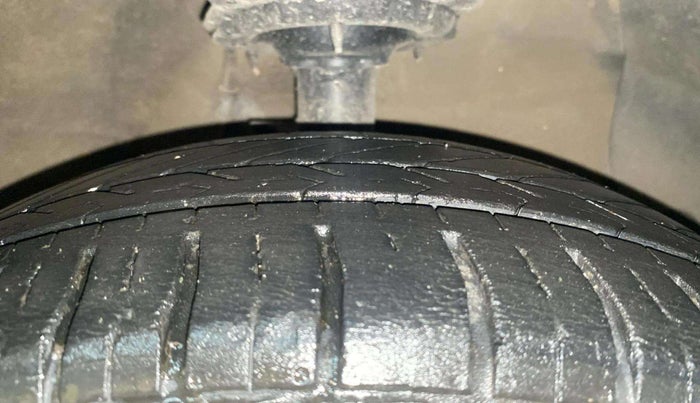 2014 Hyundai Xcent S (O) 1.2, CNG, Manual, 40,370 km, Right Front Tyre Tread