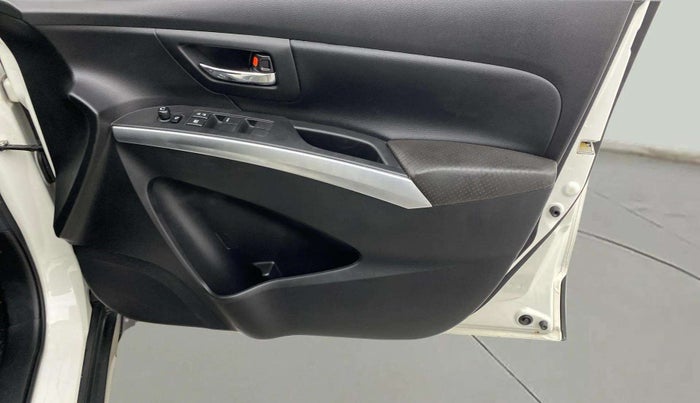 2020 Maruti S Cross ALPHA 1.5, Petrol, Manual, 41,788 km, Driver Side Door Panels Control