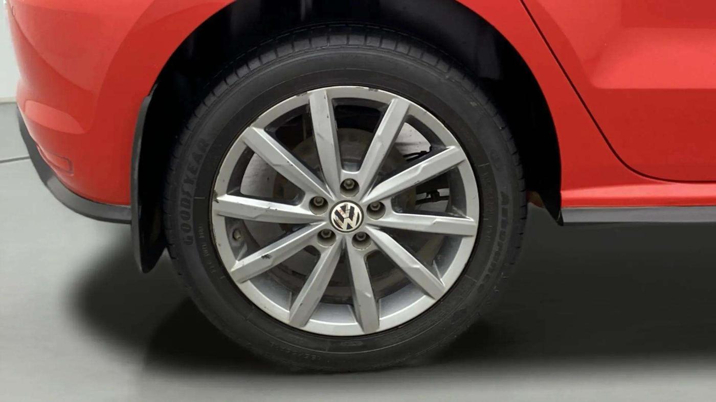 2020 Volkswagen Polo HIGHLINE PLUS 1.0, Petrol, Manual, 36,284 km, Right Rear Wheel