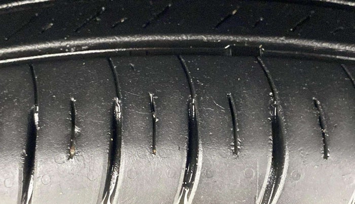 2018 Maruti Dzire VXI, Petrol, Manual, 70,735 km, Left Front Tyre Tread