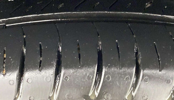 2018 Maruti Dzire VXI, Petrol, Manual, 70,735 km, Right Rear Tyre Tread
